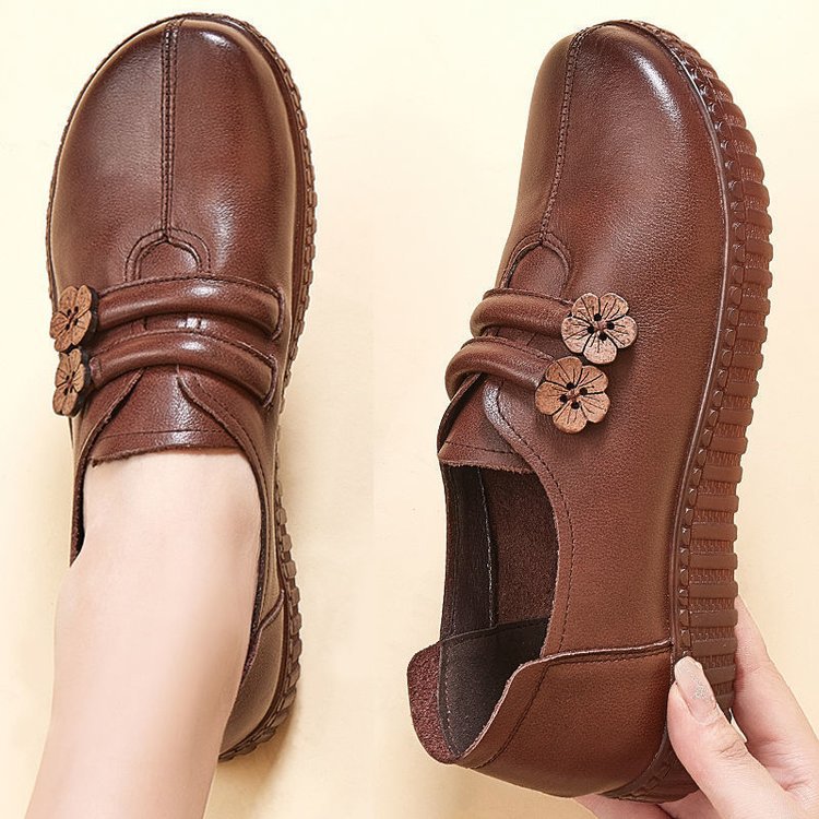 Retro Flower Buckle Soft Bottom New Middle-aged And Elderly Women's Leather Shoes