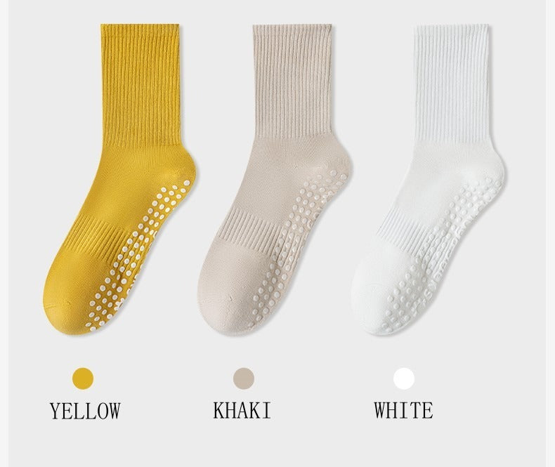 3 Pairs Of Seamless Knitted Yoga Socks.